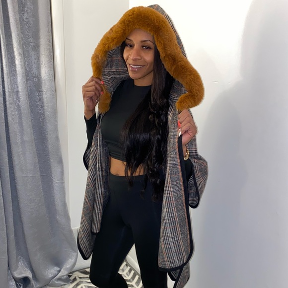 Stylish Red Shawl - Picture 13 of 15